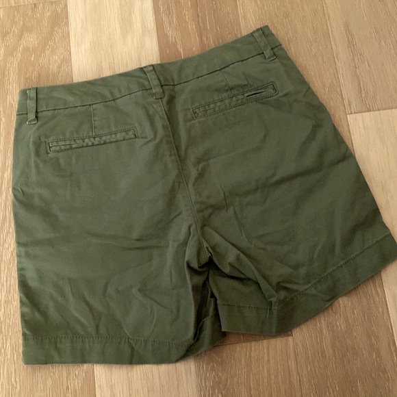 Style & Co khaki green shorts super soft size 6 petit - Picture 2 of 3